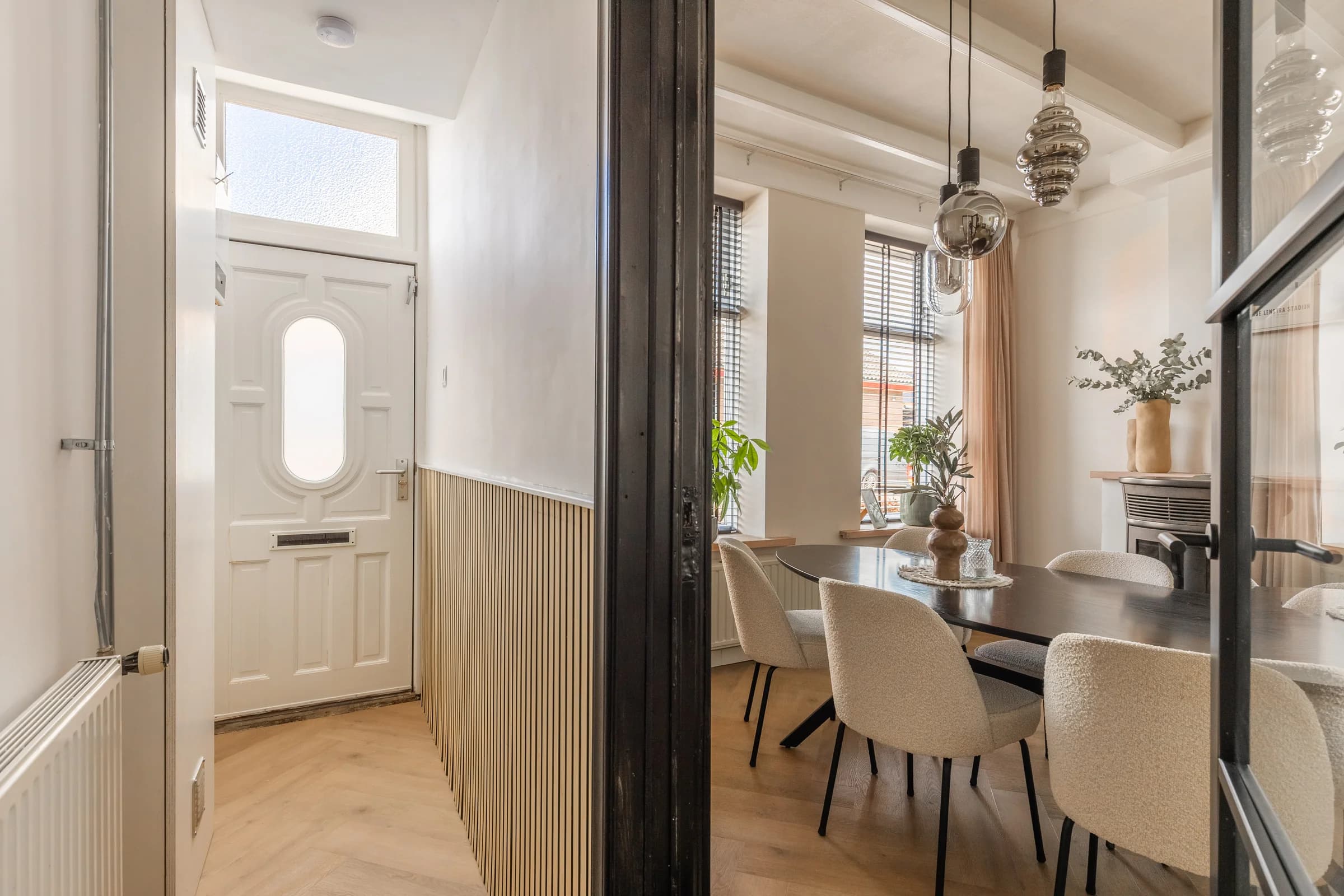 Hal en eetkamer in karaktervol pand, interieur vastgoedfotografie Friesland
