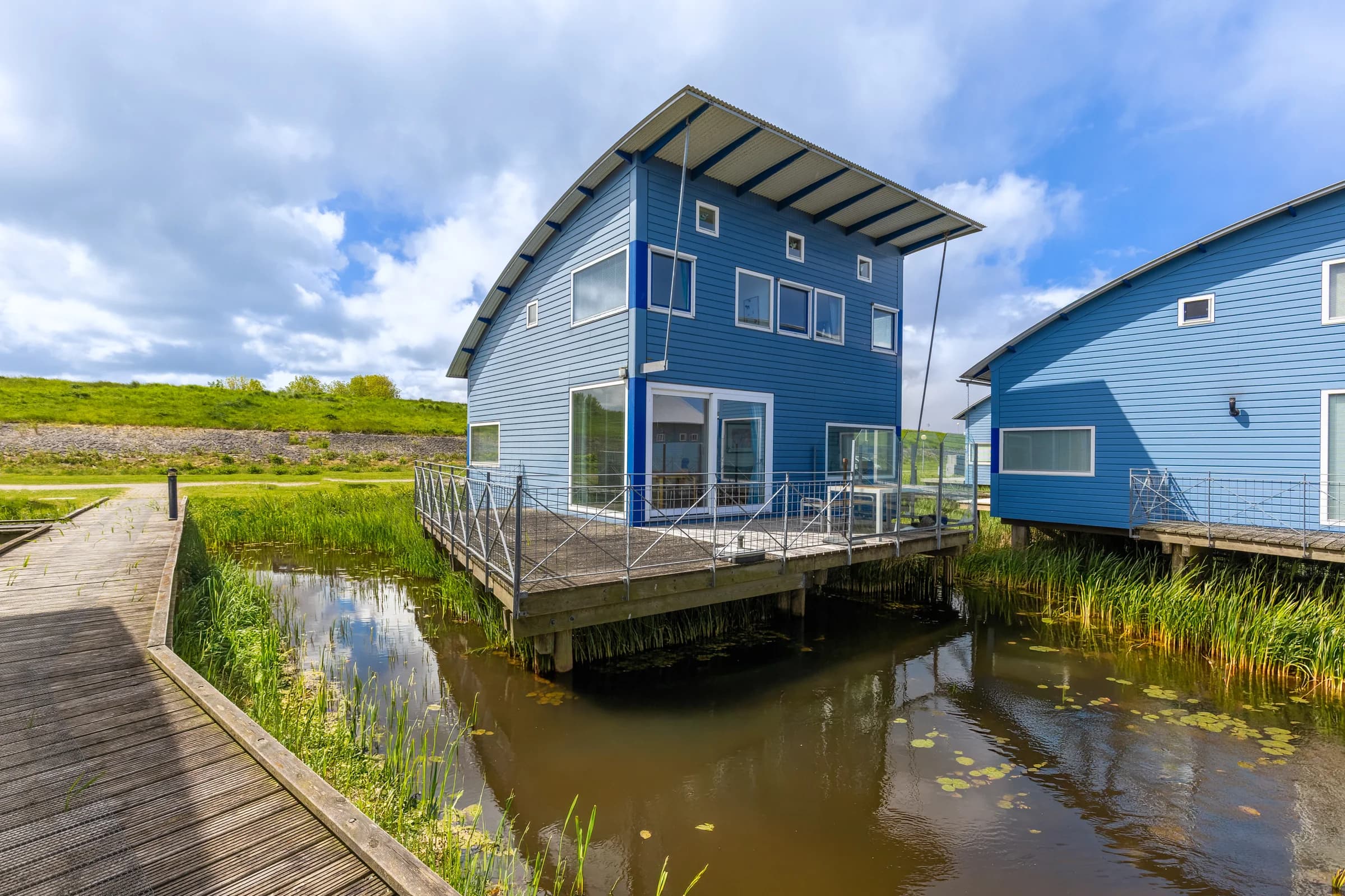 Nieuwbouwwoning aan het water, vastgoedfotografie Friesland