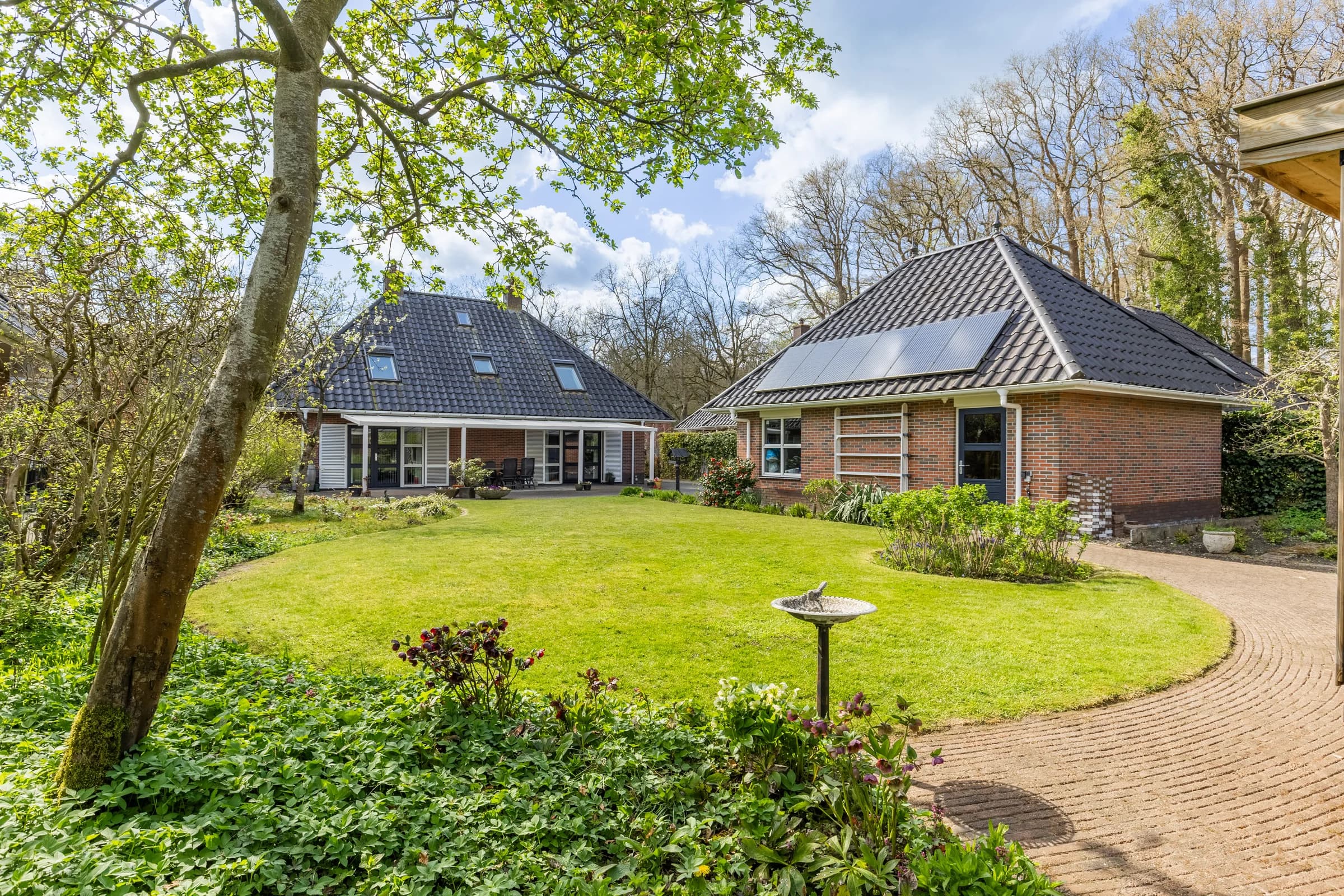 Vrijstaande woning met grote tuin, vastgoedfotografie Friesland
